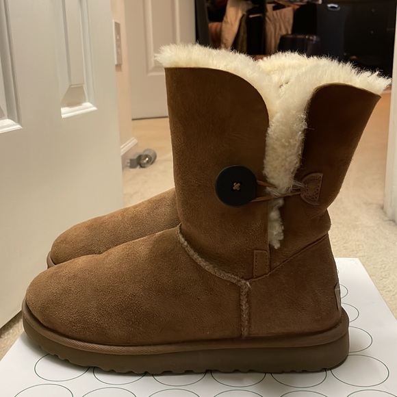 Ugg boots - Picture 2 of 11